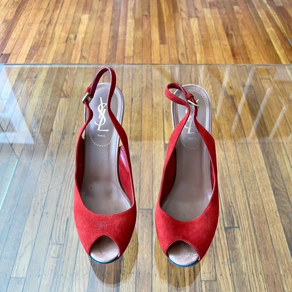 Yves Saint Laurent (YSL) size 38, needs some TLC. Classic shoe 👠